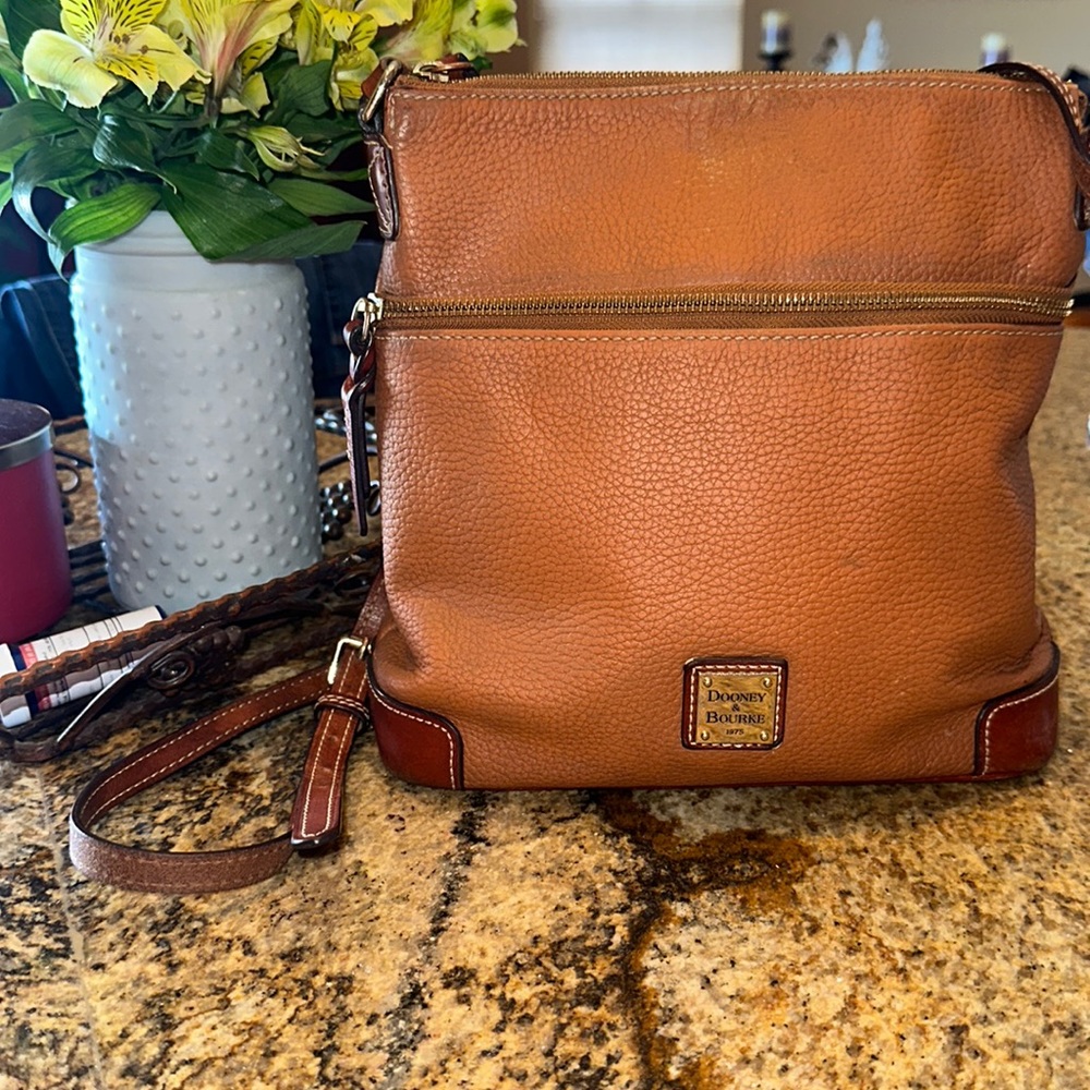 Dooney& Bourke crossbody Purse